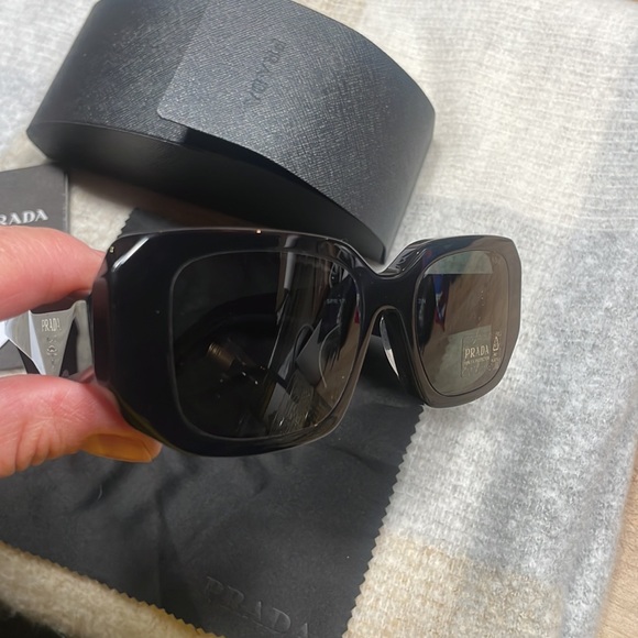 Prada classic black pre-owned full inclusion !!!! Still in stores - Picture 7 of 9